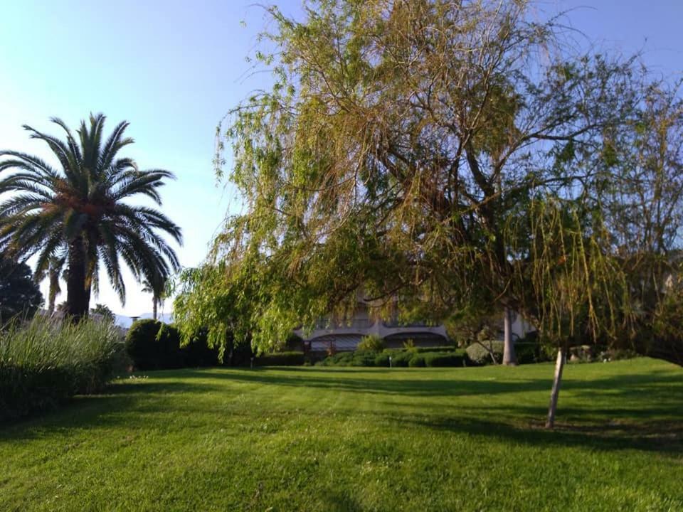 Bel Appartement Les Pieds Dans L'Eau Villeneuve-Loubet Ngoại thất bức ảnh
